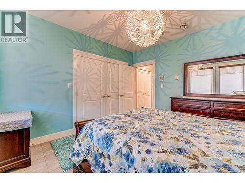 6054 Lynx Drive, Vernon, BC - Indoor Photo Showing Bedroom