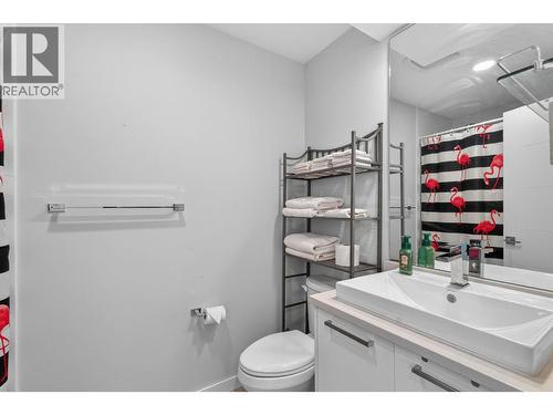 1515 Highland Drive Unit# 33, Kelowna, BC - Indoor Photo Showing Bathroom