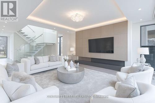 119 Cumberland Drive, Mississauga, ON - Indoor Photo Showing Living Room