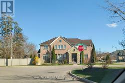 3 XAVIER COURT  Brampton, ON L5Y 5S1