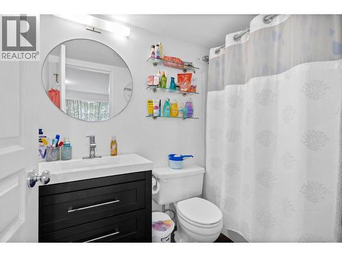 727 Houghton Road Unit# 212, Kelowna, BC - Indoor Photo Showing Bathroom