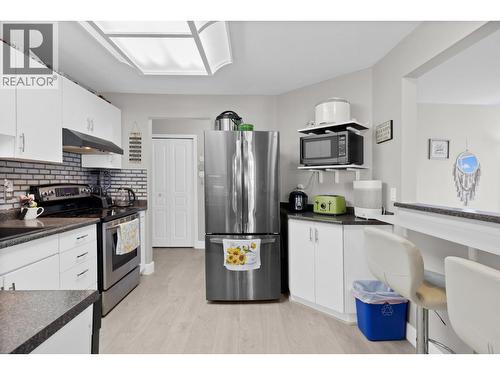 727 Houghton Road Unit# 212, Kelowna, BC - Indoor Photo Showing Kitchen