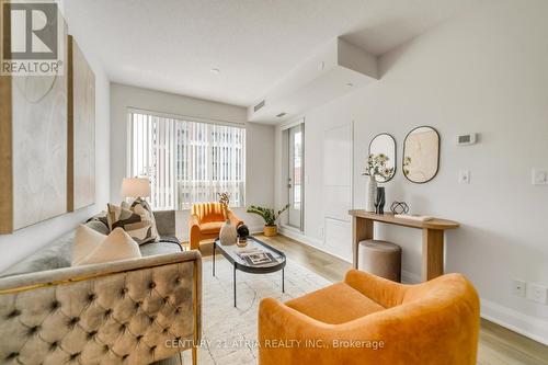 307 - 8228 Birchmount Road, Markham, ON - Indoor Photo Showing Living Room