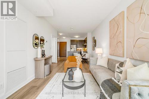 307 - 8228 Birchmount Road, Markham, ON - Indoor Photo Showing Living Room