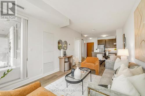 307 - 8228 Birchmount Road, Markham, ON - Indoor Photo Showing Living Room
