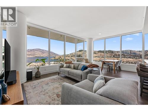 1191 Sunset Drive Unit# 2906 Lot# 191, Kelowna, BC - Indoor Photo Showing Living Room