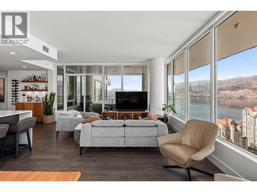 1191 Sunset Drive Unit# 2906 Lot# 191, Kelowna, BC - Indoor Photo Showing Living Room