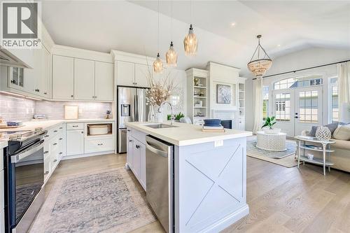 7604 Thomas Street, Plympton-Wyoming, ON - Indoor Photo Showing Kitchen With Upgraded Kitchen