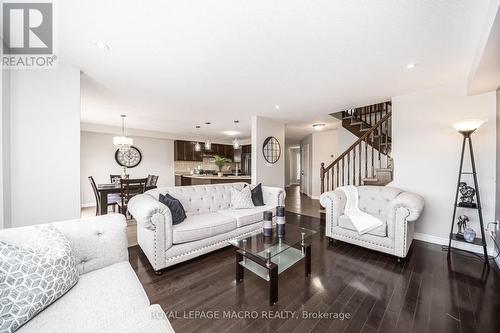 115 Pelech Crescent, Hamilton, ON - Indoor Photo Showing Living Room