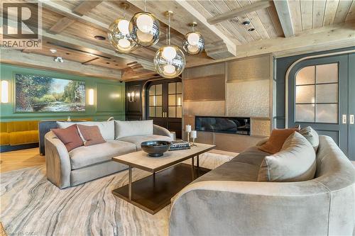 6523 Wellington 7 Road Unit# 32, Elora, ON - Indoor Photo Showing Living Room