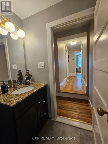 33-35 Havelock Street, Brockville, ON - Indoor Photo Showing Bathroom