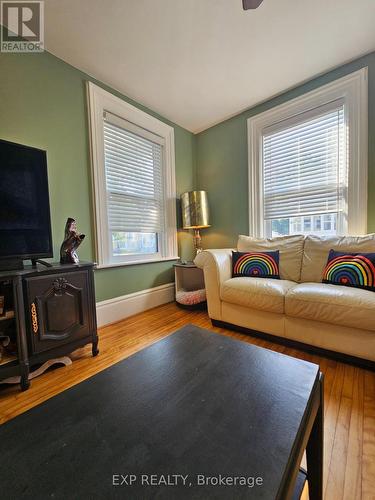33-35 Havelock Street, Brockville, ON - Indoor Photo Showing Living Room