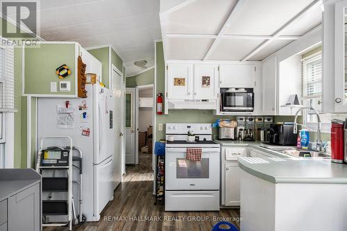 8 Kelly Sand Private, Ottawa, ON - Indoor Photo Showing Kitchen
