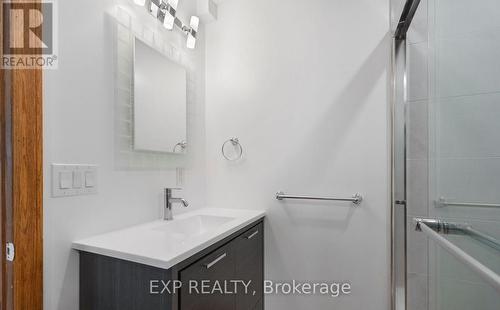3054 Thunder Bay Road, Fort Erie (Ridgeway), ON - Indoor Photo Showing Bathroom