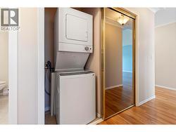 Washer / Dryer included - 