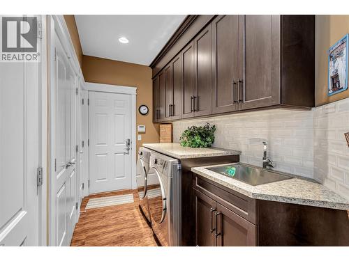 4157 Gallaghers Parkland Drive, Kelowna, BC - Indoor Photo Showing Kitchen