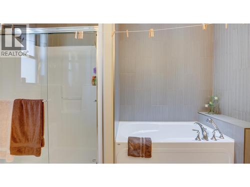 567 Mt Ida Drive, Coldstream, BC - Indoor Photo Showing Bathroom