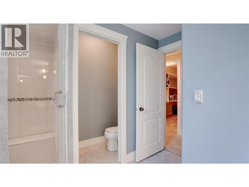 567 Mt Ida Drive, Coldstream, BC - Indoor Photo Showing Bathroom