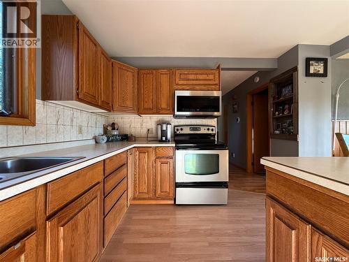223 Riverside Boulevard, Eastend, SK - Indoor Photo Showing Kitchen