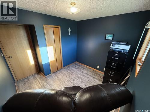 223 Riverside Boulevard, Eastend, SK - Indoor