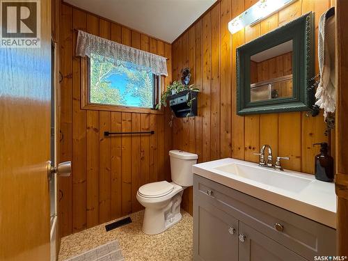 223 Riverside Boulevard, Eastend, SK - Indoor Photo Showing Bathroom