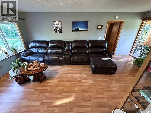223 Riverside Boulevard, Eastend, SK - Indoor Photo Showing Living Room