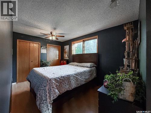 223 Riverside Boulevard, Eastend, SK - Indoor Photo Showing Bedroom
