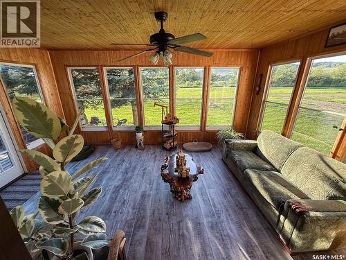 223 Riverside Boulevard, Eastend, SK - Indoor Photo Showing Living Room