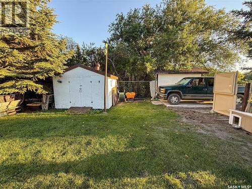 223 Riverside Boulevard, Eastend, SK - Outdoor