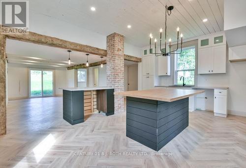1998 Old Barrie Road E, Oro-Medonte, ON - Indoor Photo Showing Kitchen