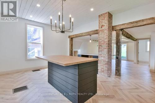 1998 Old Barrie Road E, Oro-Medonte, ON - Indoor