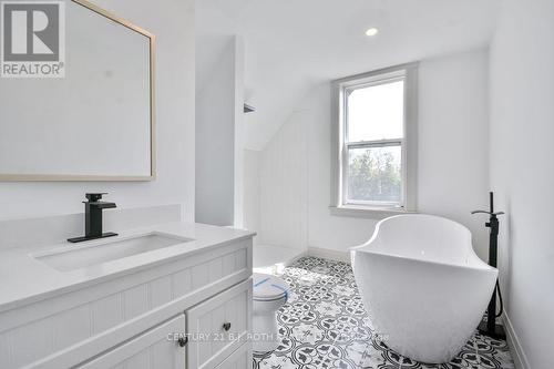 1998 Old Barrie Road E, Oro-Medonte, ON - Indoor Photo Showing Bathroom