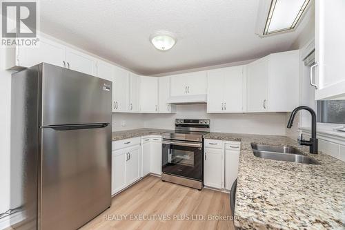 3 Hickory Court, New Tecumseth, ON - Indoor Photo Showing Kitchen With Double Sink