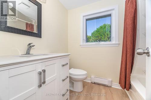 3 Hickory Court, New Tecumseth, ON - Indoor Photo Showing Bathroom