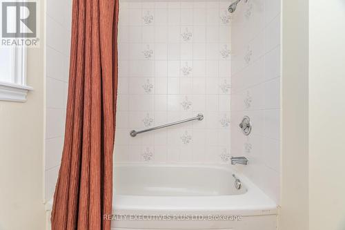 3 Hickory Court, New Tecumseth, ON - Indoor Photo Showing Bathroom