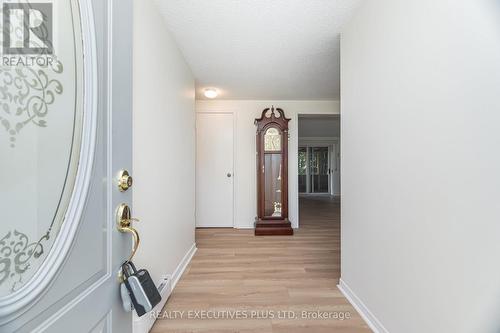 3 Hickory Court, New Tecumseth, ON - Indoor Photo Showing Other Room