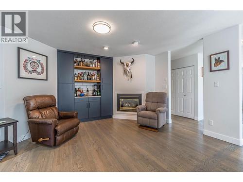 323 Riesling Place, Oliver, BC - Indoor Photo Showing Living Room With Fireplace