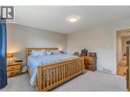 323 Riesling Place, Oliver, BC - Indoor Photo Showing Bedroom