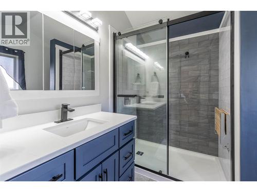 323 Riesling Place, Oliver, BC - Indoor Photo Showing Bathroom