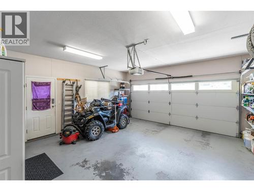 323 Riesling Place, Oliver, BC - Indoor Photo Showing Garage