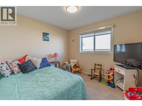 323 Riesling Place, Oliver, BC - Indoor Photo Showing Bedroom
