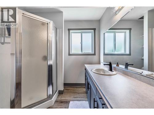 323 Riesling Place, Oliver, BC - Indoor Photo Showing Bathroom