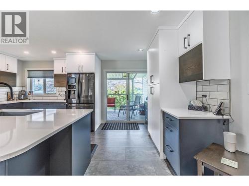 323 Riesling Place, Oliver, BC - Indoor Photo Showing Kitchen With Upgraded Kitchen
