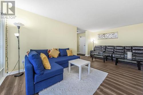 2209 - 30 Malta Avenue, Brampton, ON - Indoor Photo Showing Living Room