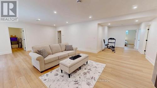 214 Irishwood Lane, Brockton, ON - Indoor Photo Showing Living Room