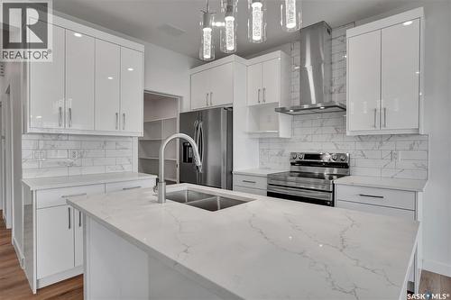 423 Stromberg Crescent, Saskatoon, SK - Indoor Photo Showing Kitchen With Double Sink With Upgraded Kitchen