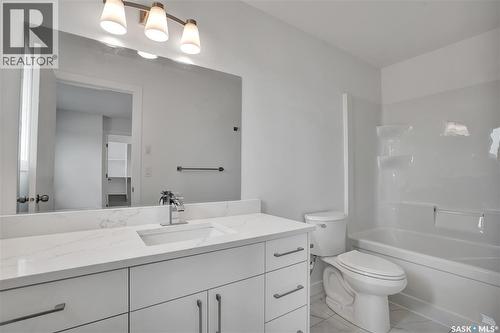 423 Stromberg Crescent, Saskatoon, SK - Indoor Photo Showing Bathroom