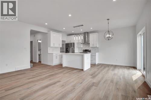 423 Stromberg Crescent, Saskatoon, SK - Indoor Photo Showing Kitchen With Upgraded Kitchen
