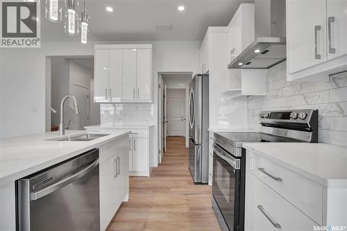 423 Stromberg Crescent, Saskatoon, SK - Indoor Photo Showing Kitchen With Upgraded Kitchen