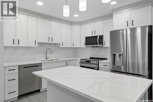 208 318 108Th Street W, Saskatoon, SK - Indoor Photo Showing Kitchen With Stainless Steel Kitchen With Upgraded Kitchen